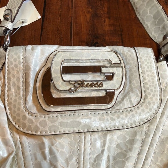 GUESS Ivory faux leather Snake Print Purse - Picture 4 of 6